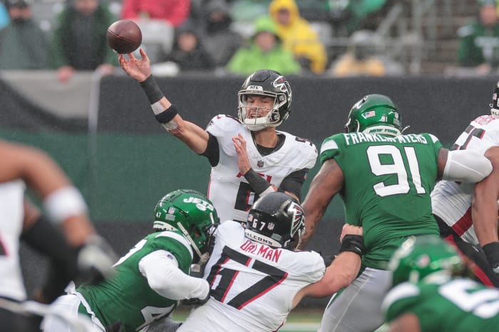 Dec 3, 2023; East Rutherford, New Jersey, USA; Atlanta Falcons quarterback Desmond Ridder (9) throws the ball during the first quarter against the New York Jets at MetLife Stadium. Mandatory Credit: Vincent Carchietta-USA TODAY Sports